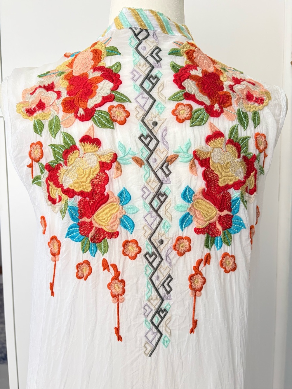 Johnny Was White Sleeveless Embroidered Floral Midi Dress - Picture 4 of 4